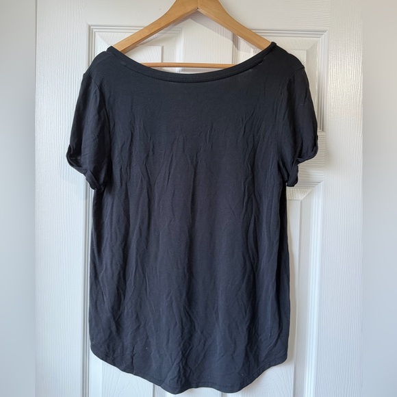 American Eagle Outfitters Black V‑Neck Short Sleeve Tee - Picture 2 of 4